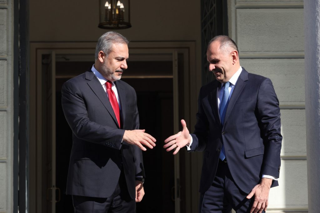 Ελληνοτουρκικά: Δέσμευση Γεραπετρίτη – Φιντάν για «ήρεμα νερά» στο Αιγαίο