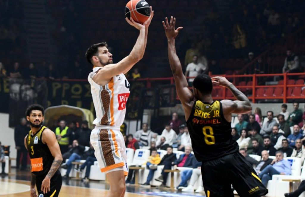 Προμηθέας – ΑΕΚ 84-76: Νικητές οι Πατρινοί σε ματς με αποβολές, διακοπές και εκκένωση γηπέδου