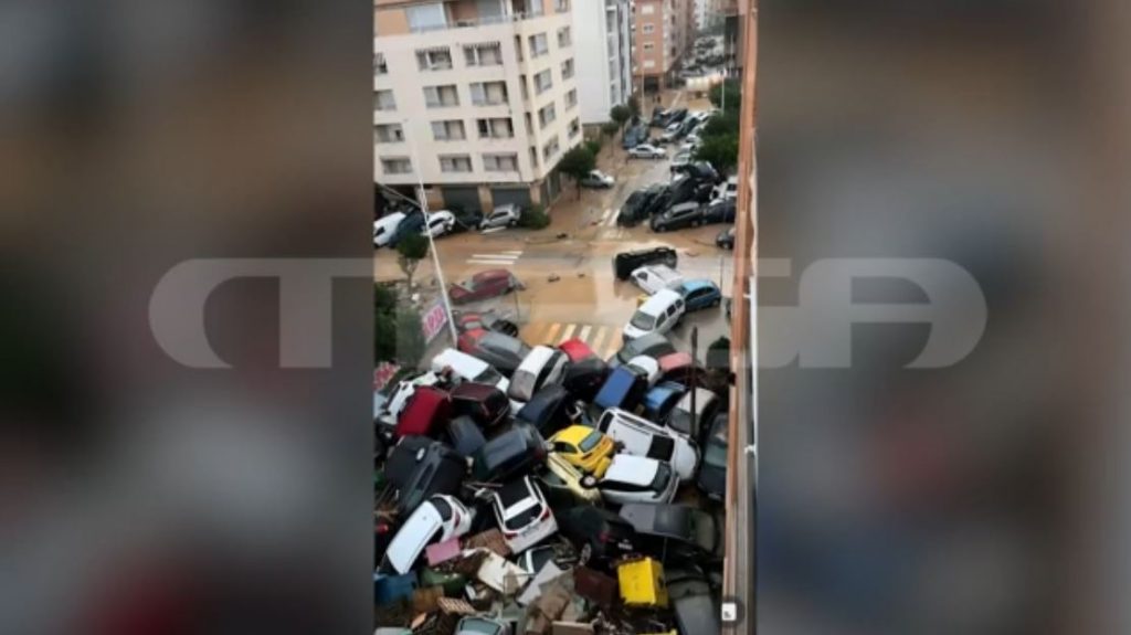 «Οι υπηρεσίες έχουν λάβει κλήσεις για 1900 αγνοούμενους» – Κάτοικος της Βαλένθια περιγράφει την καταστροφή από τις φονικές πλημμύρες