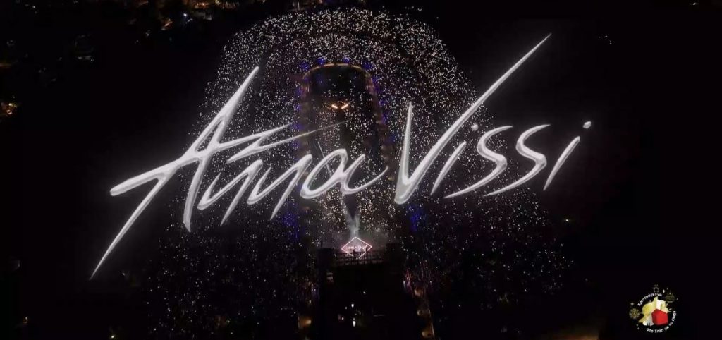 Παραμονή Χριστουγέννων με την Άννα Βίσση – Η μεγάλη συναυλία της στο Καλλιμάρμαρο σήμερα στις 22.00 στο MEGA