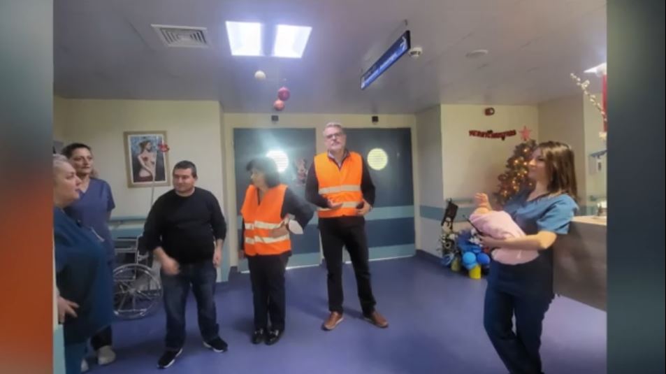 Λευκάδα: Πρωτότυπη άσκηση αρπαγής μωρού από νοσοκομείο