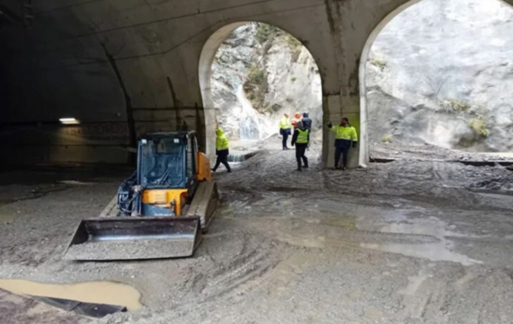 Τέμπη: Πλημμύρισε η σιδηροδρομική σήραγγα μέσα σε λίγα λεπτά