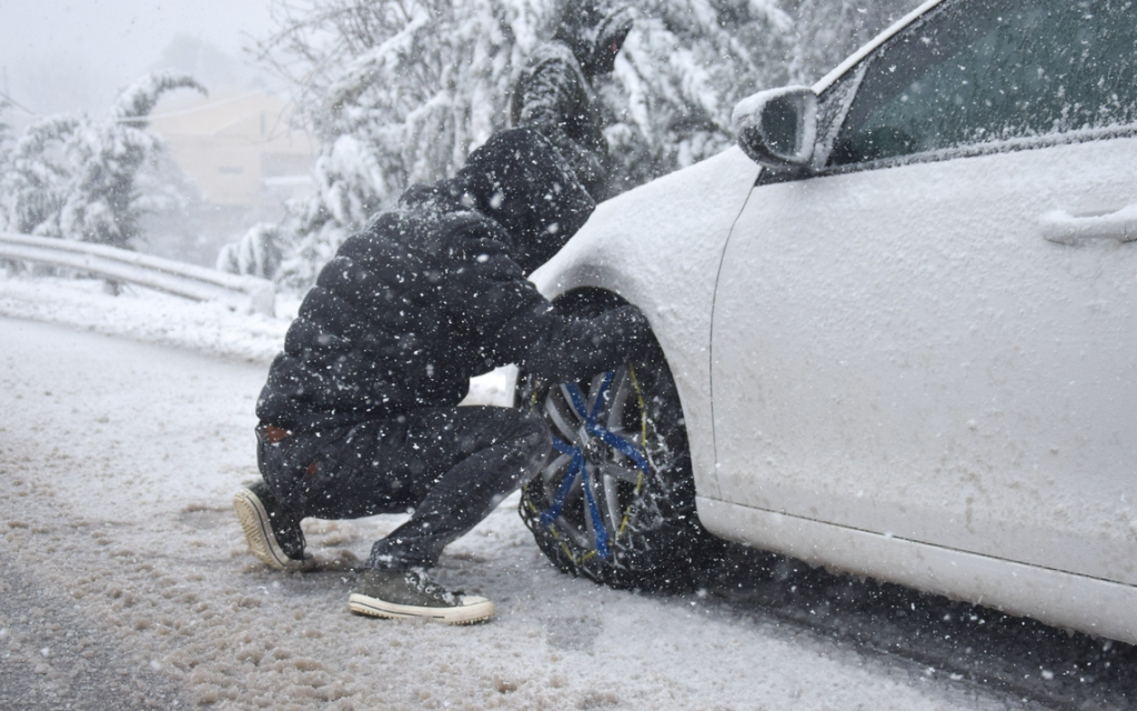 Νέο κύμα κακοκαιρίας – Υποχρεωτικός ο εφοδιασμός με αλυσίδες από απόψε στις 22:00 στην Αττική