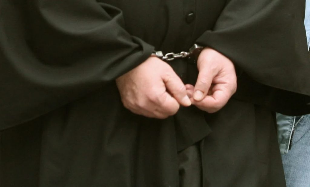 Ηλεία: Ιερέας κατηγορείται ότι ξυλοκόπησε την ερωμένη του μετά από διαπληκτισμό