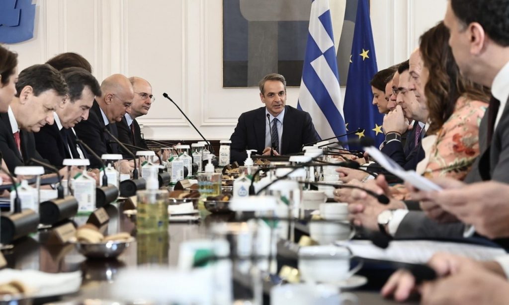 «Η κυβέρνηση είναι πιεσμένη από μία πραγματικότητα που δεν μπορεί να αποκρύψει» – Πυρά από την αντιπολίτευση λίγο πριν τη ΔΕΘ