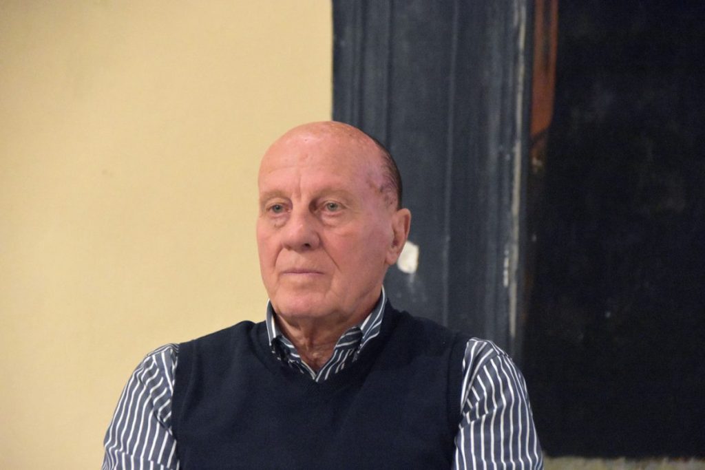 Μίμης Δομάζος: Στην ΜΕΘ του «Ερυθρού Σταυρού» νοσηλεύεται ο «στρατηγός» – Δίνει «μάχη» για την ζωή του