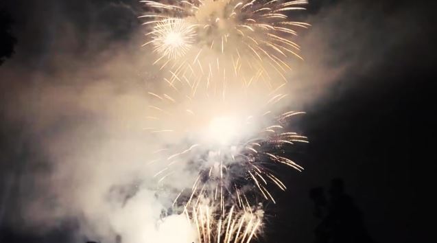 Λαμπερή υποδοχή του νέου έτους σε κάθε άκρη της Ελλάδας