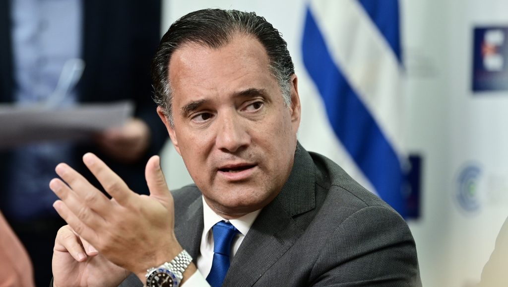 Αδ. Γεωργιάδης: «Αχαΐρευτοι και άχρηστοι όσοι μαζεύτηκαν χθες στο Αττικόν»