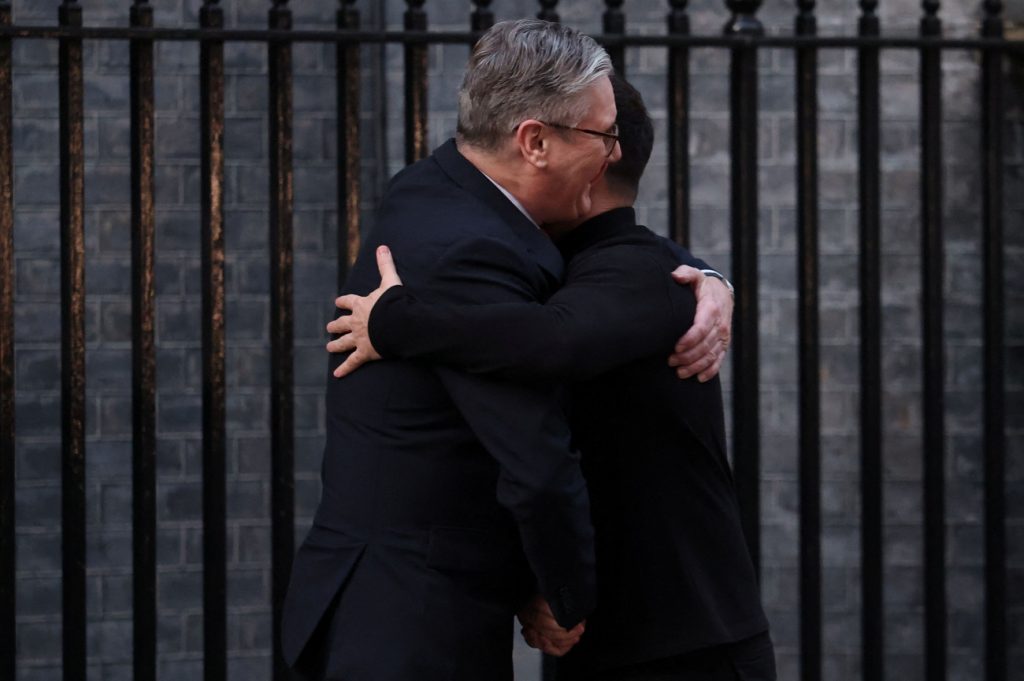 Ο Ζελένσκι συναντήθηκε με τον Στάρμερ – Υπεγράφη δάνειο ύψους 2,7 δις ευρώ για την υποστήριξη της Ουκρανίας