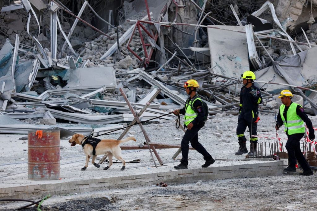 Μιανμάρ: Εικόνες τρόμου και απόλυτης καταστροφής μετά τους δύο σεισμούς