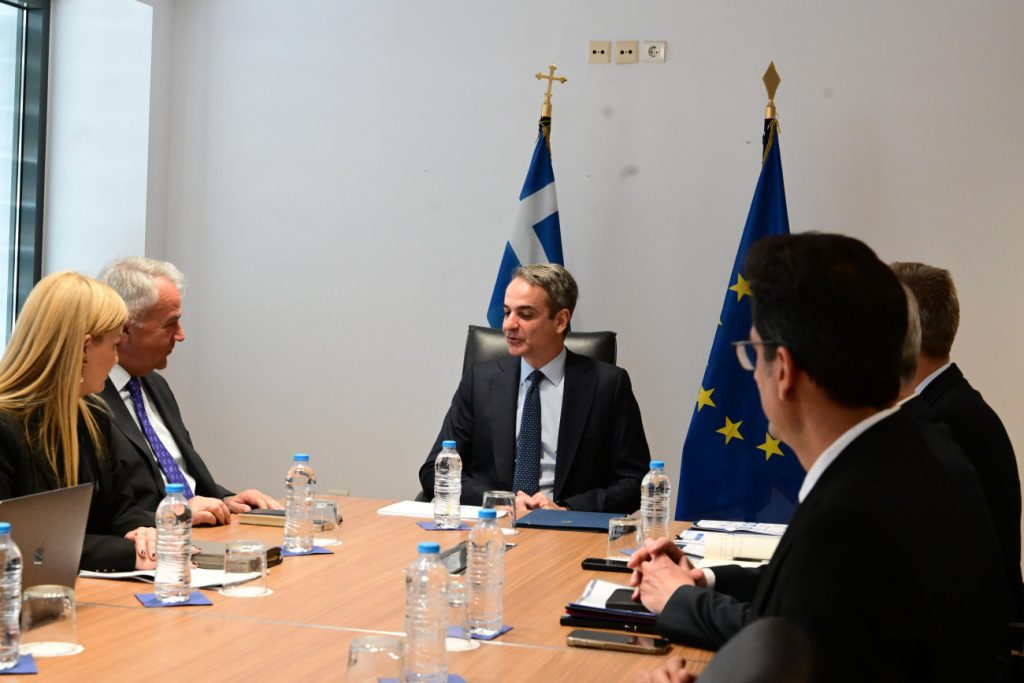 Σε αυστηροποίηση του πλαισίου για την είσοδο μεταναστών στην Ελλάδα προσανατολίζεται η κυβέρνηση