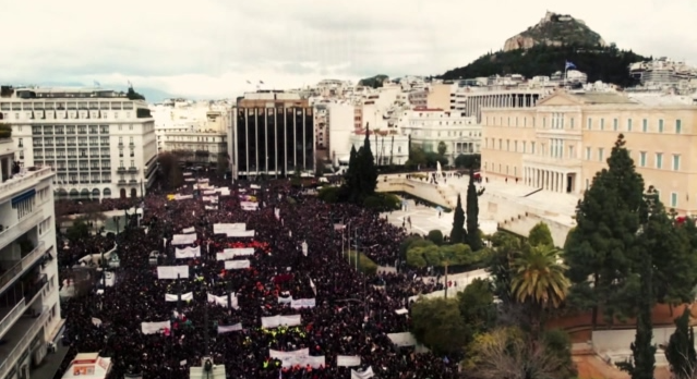 Τέμπη: Τα ηχηρά μηνύματα των πολιτών για δικαίωση των 57 αθώων ψυχών
