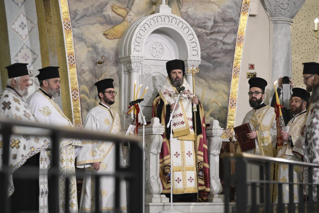 Πλήθος κόσμου στην τελετή ενθρόνισης του Αρχιεπίσκοπου Αλβανίας, Ιωάννη