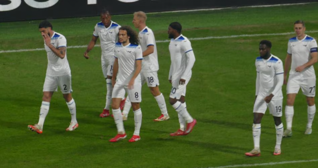 Βικτόρια Πλζεν – Λάτσιο 1-2: «Απόδραση» στη 90+8’  με εννέα παίκτες