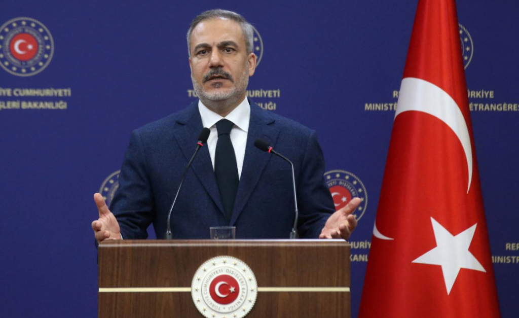 Στο κόκκινο η ένταση με την Τουρκία μετά τις προκλητικές δηλώσεις Φιντάν – Τριπλή ηχηρή απάντηση από την Αθήνα