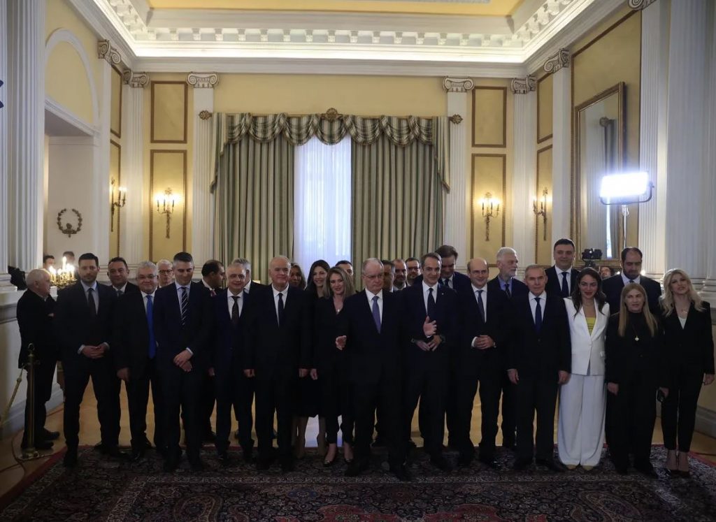 Η ορκωμοσία των νέων μελών της κυβέρνησης & το πρώτο υπουργικό – Τα μηνύματα Μητσοτάκη
