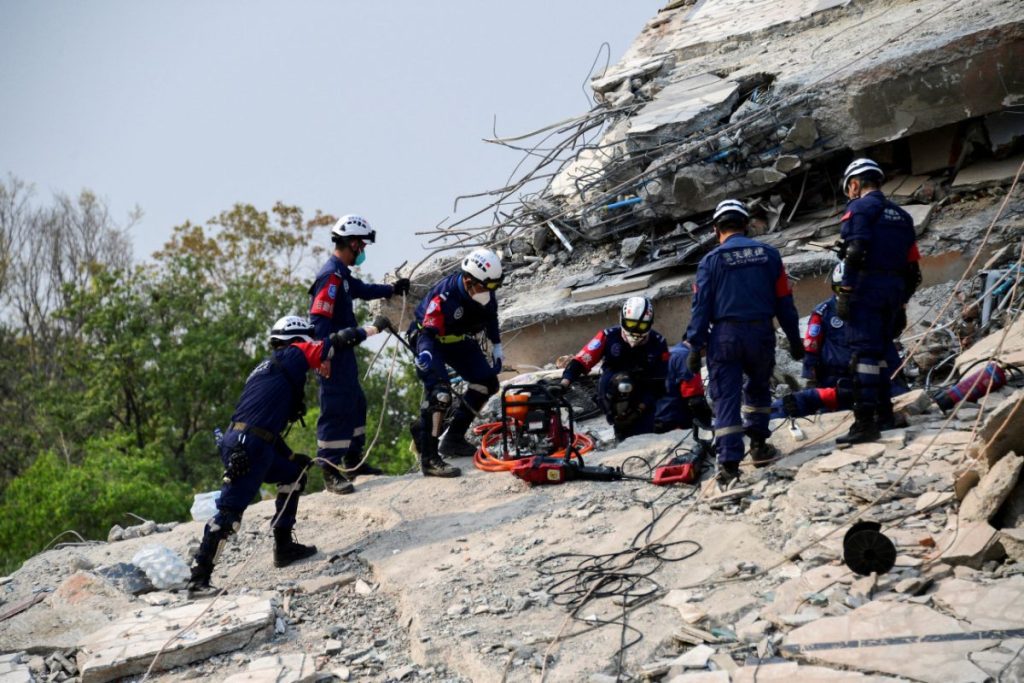 Σεισμός στην Μιανμάρ: Διάσωση εγκύου 66 ώρες μετά τον σεισμό – μαμούθ των 7,7 Ρίχτερ