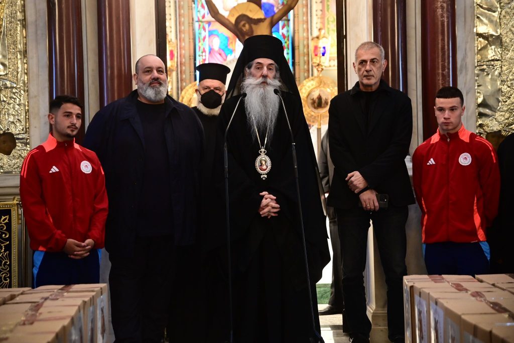 Γεύματα αγάπης από την Ιερά Μητρόπολη Πειραιώς με την αρωγή της ΠΑΕ Ολυμπιακός & του Βαγγέλη Μαρινάκη