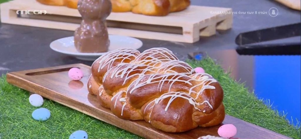 Ο Χρήστος Βέργαδος ετοιμάζει πασχαλινό τσουρέκι