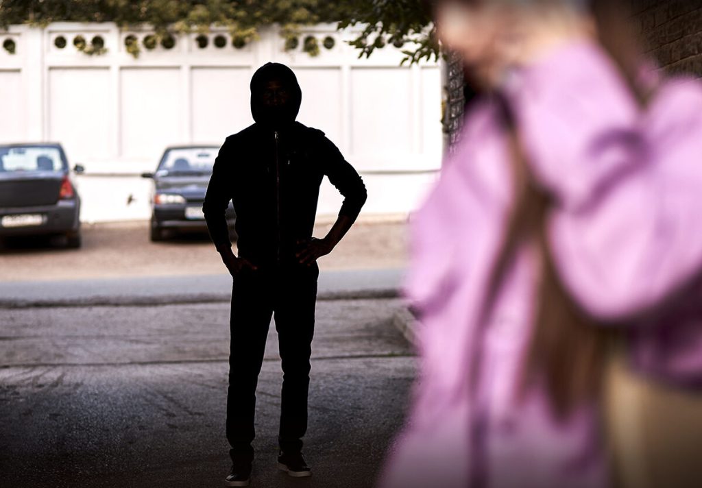 Έλληνες καλλιτέχνες αποκαλύπτουν στιγμές που βίωσαν με εμμονικούς θαυμαστές τους