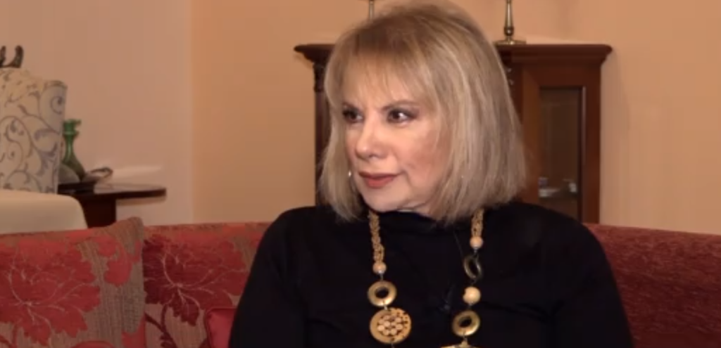 Άννα Αδριανού: «Όλες οι γυναίκες έχουμε αντιμετωπίσει ηλικιακό ρατσισμό στη δουλειά»