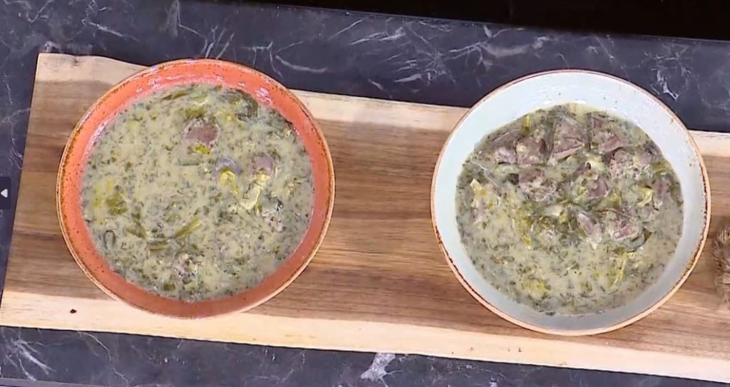 Ο Δημήτρης Σκαρμούτσος μάς ετοιμάζει μαγειρίτσα με μοσχαρίσιο συκώτι