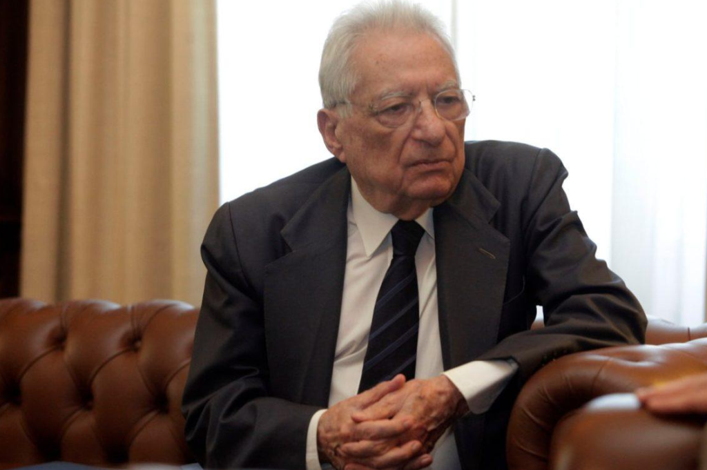 Σίγησε η ήρεμη φωνή της ελληνικής διπλωματίας – Πέθανε σε ηλικία 97 ετών ο Πέτρος Μολυβιάτης