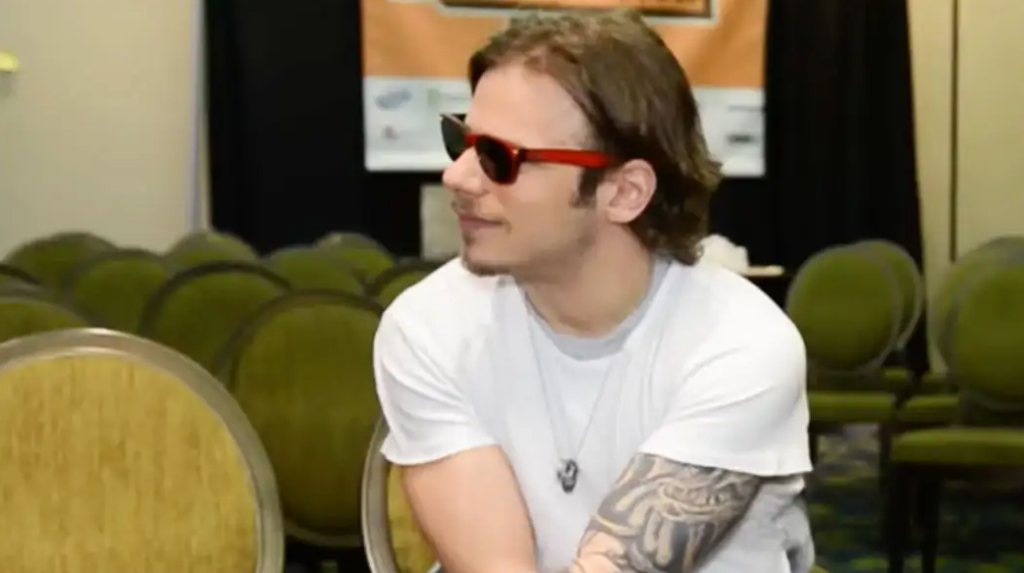 ΗΠΑ: Ελληνοαμερικανός μουσικός βρήκε τραγικό θάνατο στο Μανχάταν – Οδηγός άνοιξε την πόρτα, τον έριξε από το πατίνι και τον παρέσυρε φορτηγό