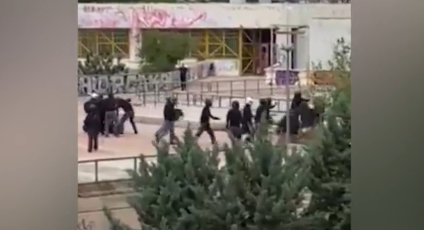 Πολυτεχνειούπολη: Κουκουλοφόροι έκαναν γυαλιά καρφιά το κυλικείο και τραυμάτισαν μια εργαζόμενη