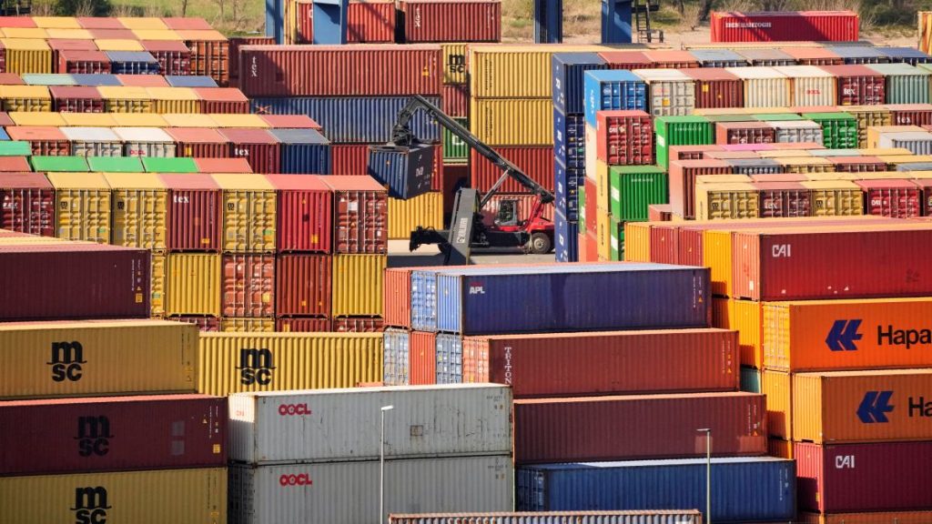 Τι θα γίνει με τους δασμούς στα ελληνικά προϊόντα – Ο πρόεδρος εξαγωγέων Ελλάδος στο MEGA