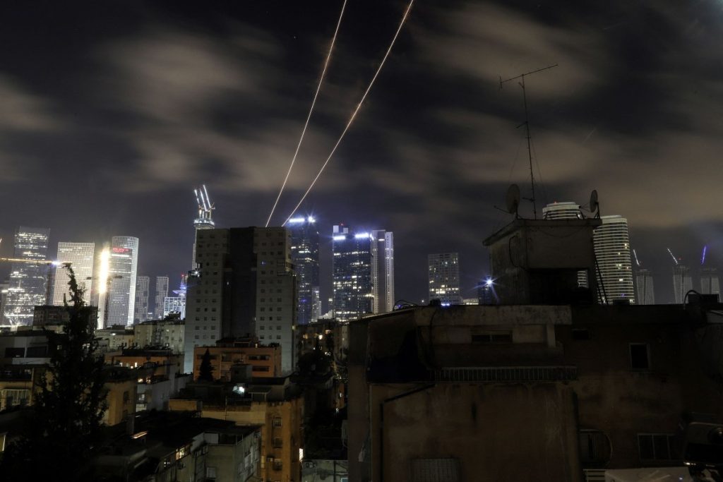 Το MEGA στη Μέση Ανατολή – Μετά τις 10 το βράδυ είναι «νεκρές» οι πόλεις του Ισραήλ