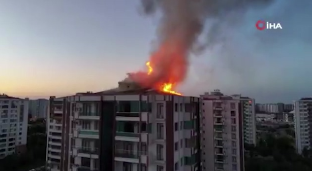 Τουρκία: Μητέρα και 3 παιδιά έχασαν τη ζωή τους εξαιτίας πυρκαγιάς σε πολυώροφη πολυκατοικία