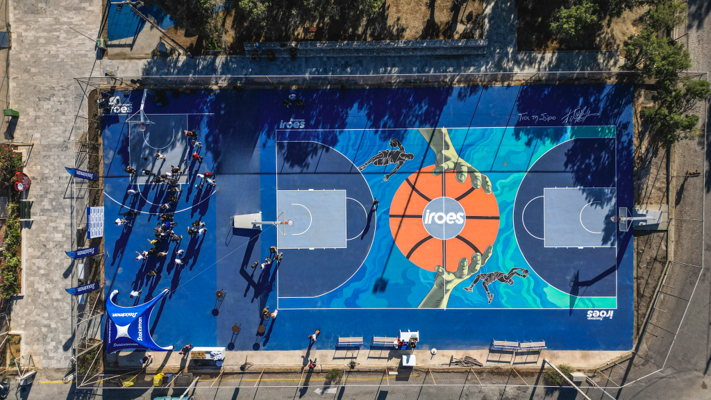 AegeanBall Festival: Η Stoiximan παρέδωσε ανακαινισμένο το ανοικτό γήπεδο μπάσκετ στην Σύρο