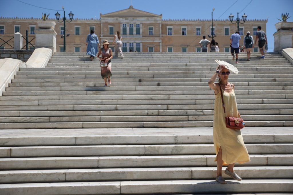 Καύσωνας: Έρχεται «καυτή» εβδομάδα με παρατεταμένη ζέστη – Πού θα φτάσει ο υδράργυρος
