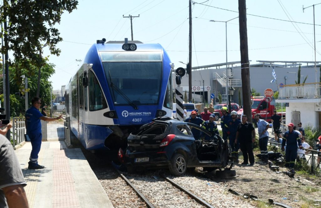 Πάτρα: Συρμός προαστιακού παρέσυρε ΙΧ – Τραυματίστηκε ελαφρά ο 64χρονος οδηγός