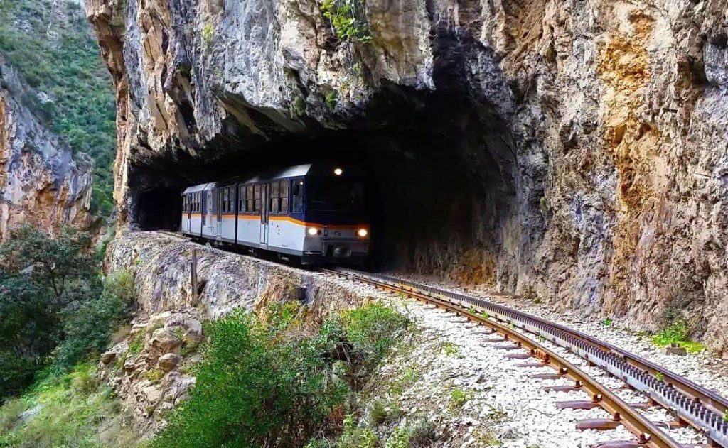 Καλάβρυτα: Αμαξοστοιχία ακινητοποιήθηκε λόγω τεχνικού προβλήματος