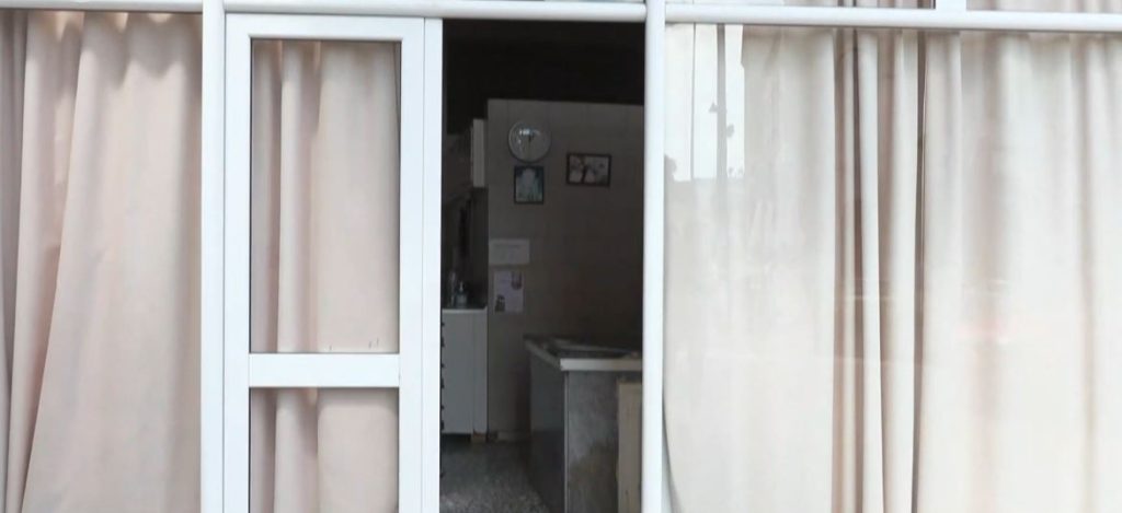 Μάνδρα: Άγνωστοι ξυλοκόπησαν, έδεσαν και λήστεψαν 61χρονο ιδιοκτήτη φούρνου