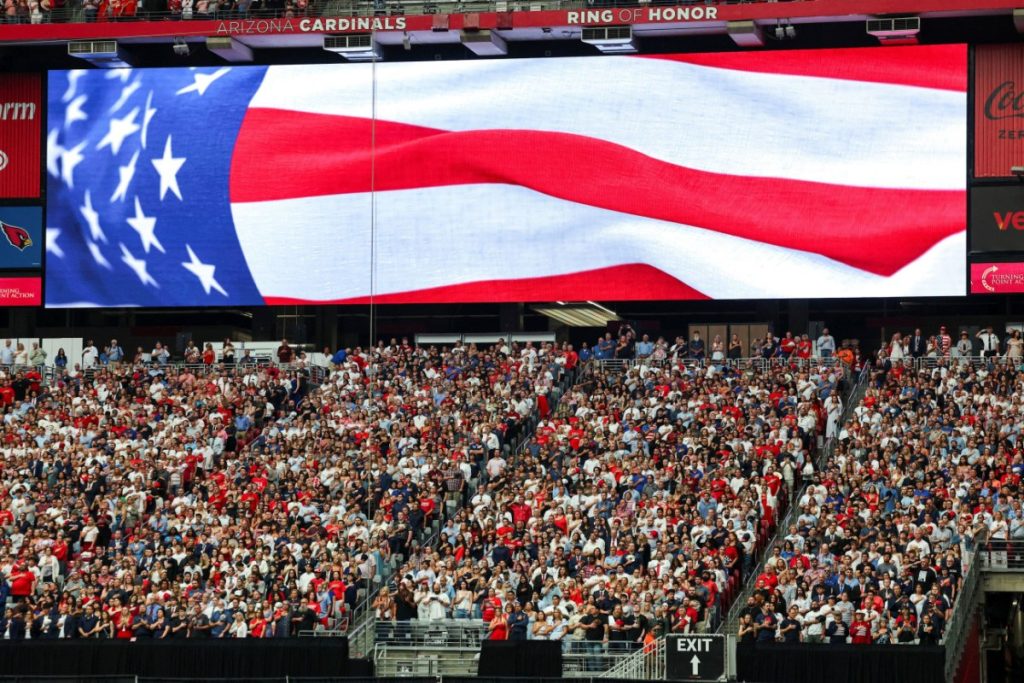 ΗΠΑ: Πάνω από 200.000 άτομα παρακολούθησαν το λαϊκό προσκύνημα του Τσάρλι Κερκ