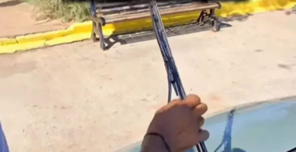 Λιμάνι Αρκίτσας: Σάλος από την γνωστή απάτη των ρομά με τους υαλοκαθαριστήρες