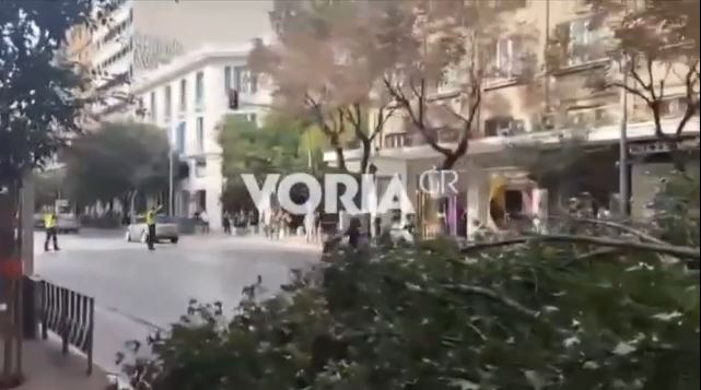 Θεσσαλονίκη: Κλαδί δέντρου έσπασε & έπεσε στην Τσιμισκή