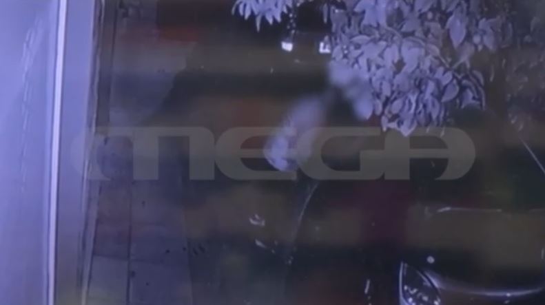 Καλλιθέα: Άνδρας σε κατάσταση αμόκ προκαλούσε φθορές σε αυτοκίνητα – Μαχαίρωσε αστυνομικό