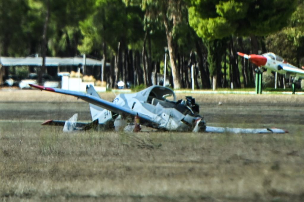 Τατόι: Κατέπεσε εκπαιδευτικό αεροσκάφος της Πολεμικής Αεροπορίας – Σοβαρά τραυματισμένοι οι δύο χειριστές