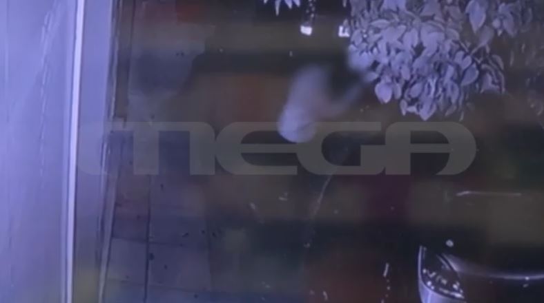 Καλλιθέα: Άνδρας σε κατάσταση αμόκ προκάλεσε φθορές σε ΙΧ & τραυμάτισε αστυνομικό – Εκκρεμούσε εισαγγελική παραγγελία για εγκλεισμό του σε ψυχιατρική κλινική