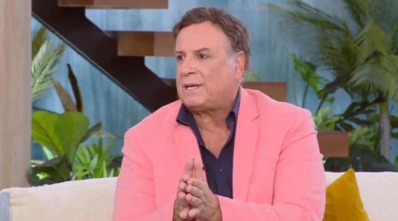 Χάρης Ρώμας: «Το στοίχημα είναι να κάνεις τον κόσμο ευτυχισμένο & να περνάς μηνύματα μέσω των σειρών»