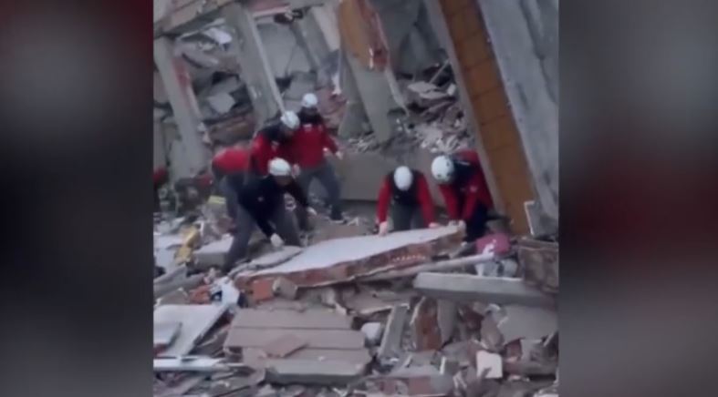 Τουρκία: Σοκαριστική κατάρρευση κτιρίου 7 ορόφων