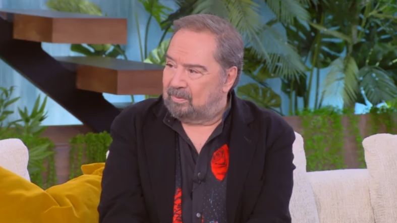 Σταμάτης Φασουλής: «Ανέκαθεν ήμουν ανασφαλής στη ζωή μου, στο θέατρο “κολυμπάω”»