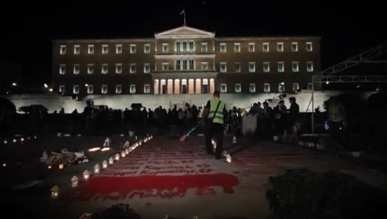 Σύνταγμα: «Μέχρι τέλους» το μήνυμα που έστειλαν χθες οι γονείς των θυμάτων των Τεμπών