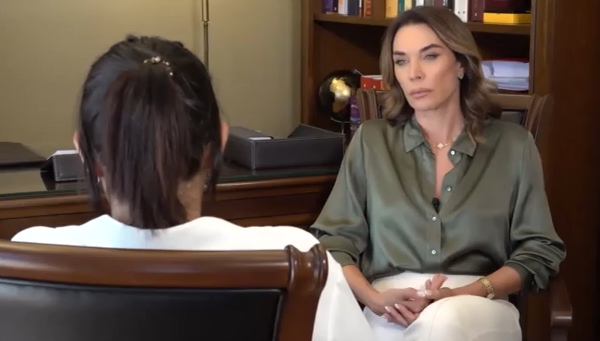 Η σοκαριστική περιγραφή της γυναίκας του αστυνομικού της Βουλής για τους βιασμούς και τους βασανισμούς της ίδιας και των παιδιών της