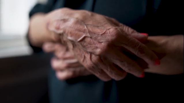 Γλυφάδα: Στη ΜΕΘ 70χρονη μετά από επίθεση 38χρονου – «Είναι σε καταστολή»