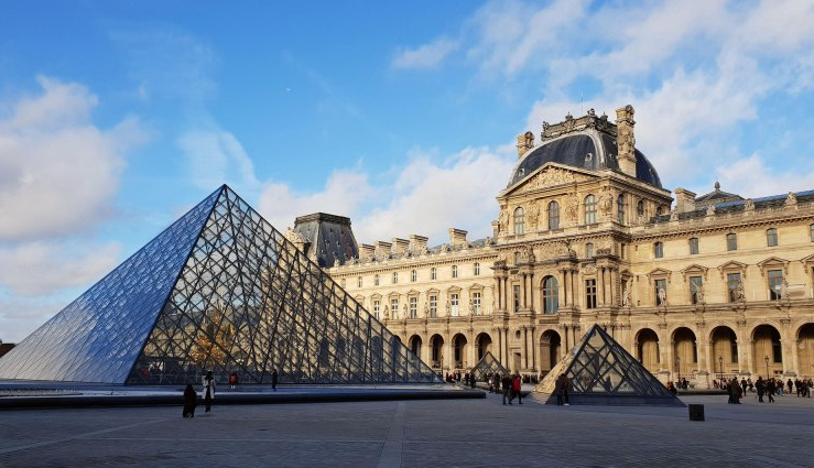 Λούβρο: Πέντε νέες συλλήψεις υπόπτων για την «κλοπή του αιώνα»
